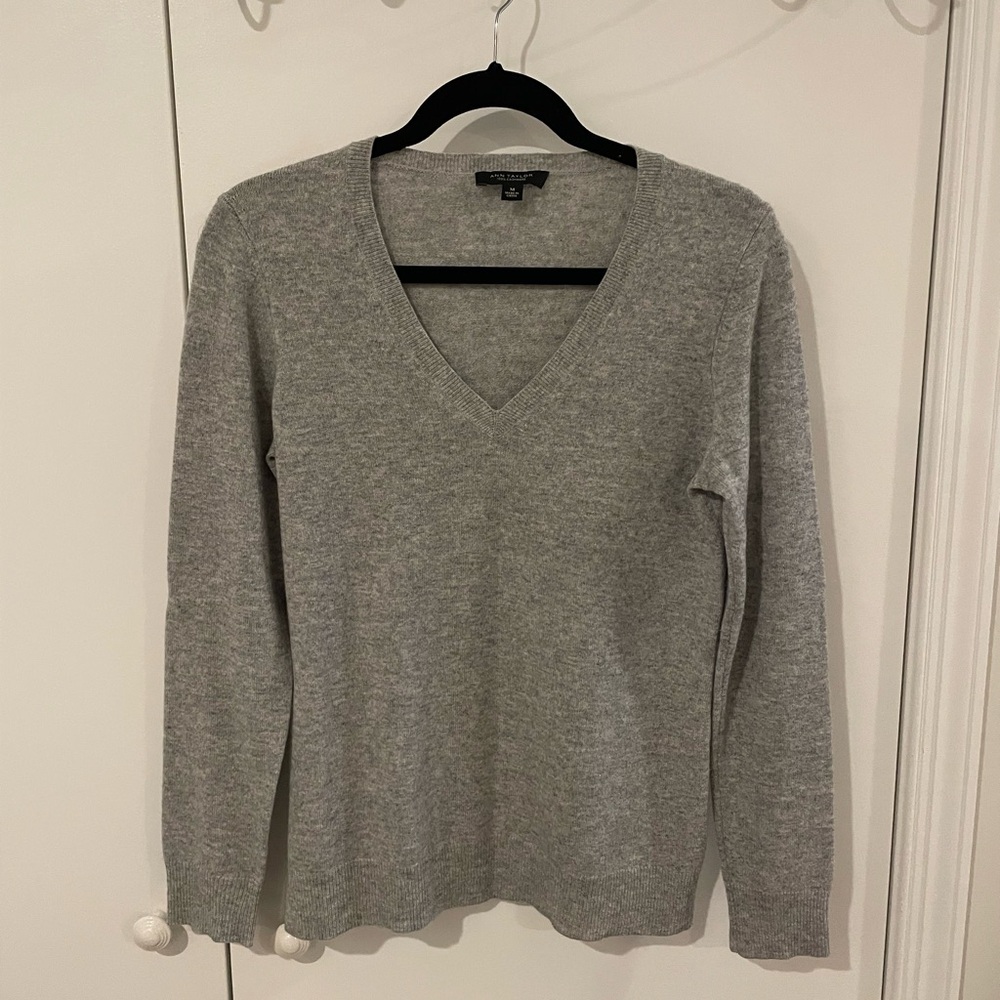 Ann Taylor Light Gray V-Neck Women's Sweater